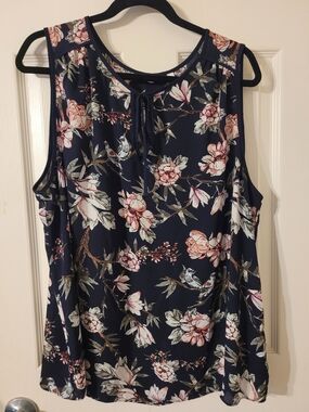 Reitmans Navy Floral Tie-Neck Sleeveless Tank